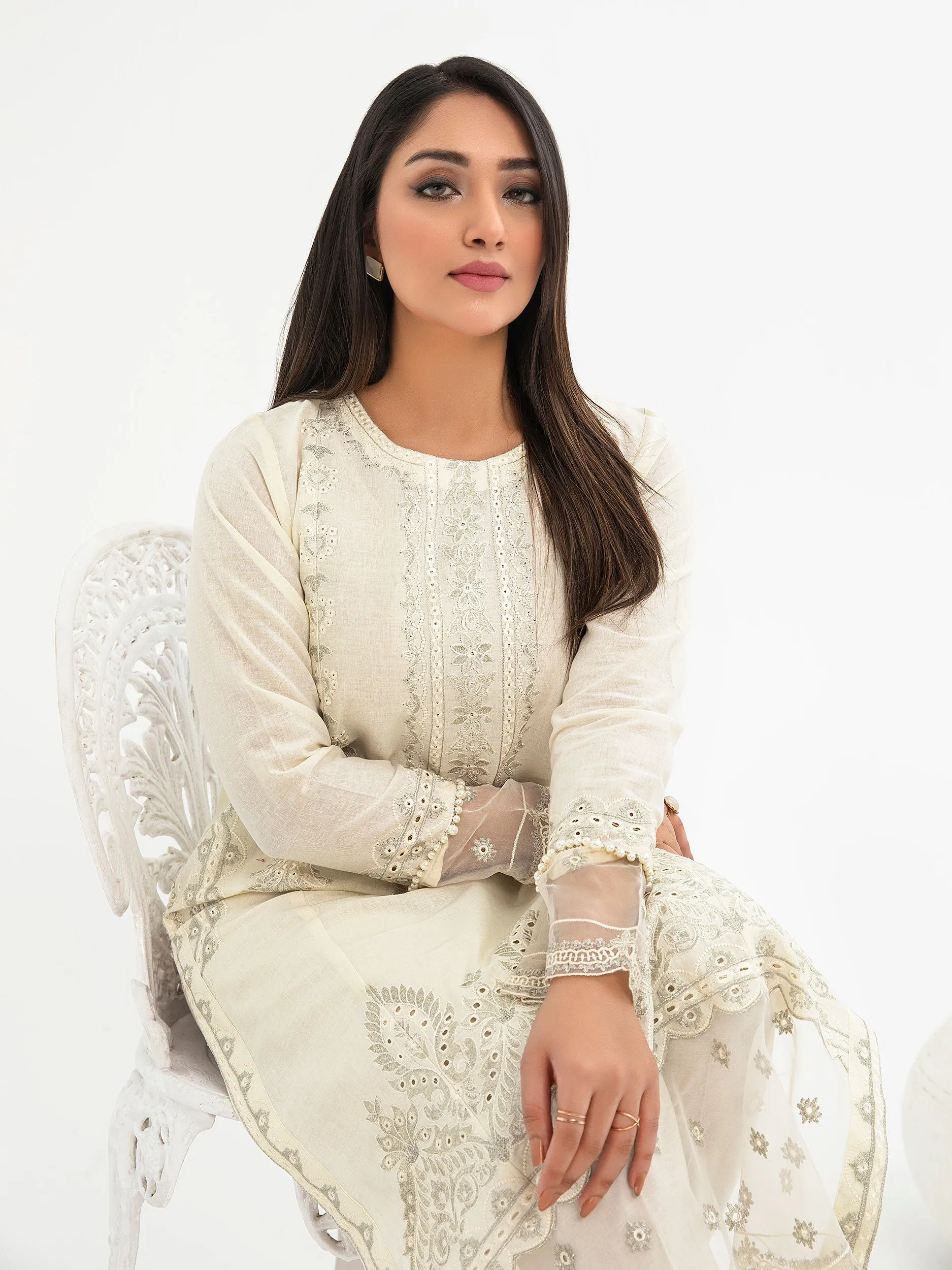 2 Piece khaddar Suit-Embroidered (Pret)