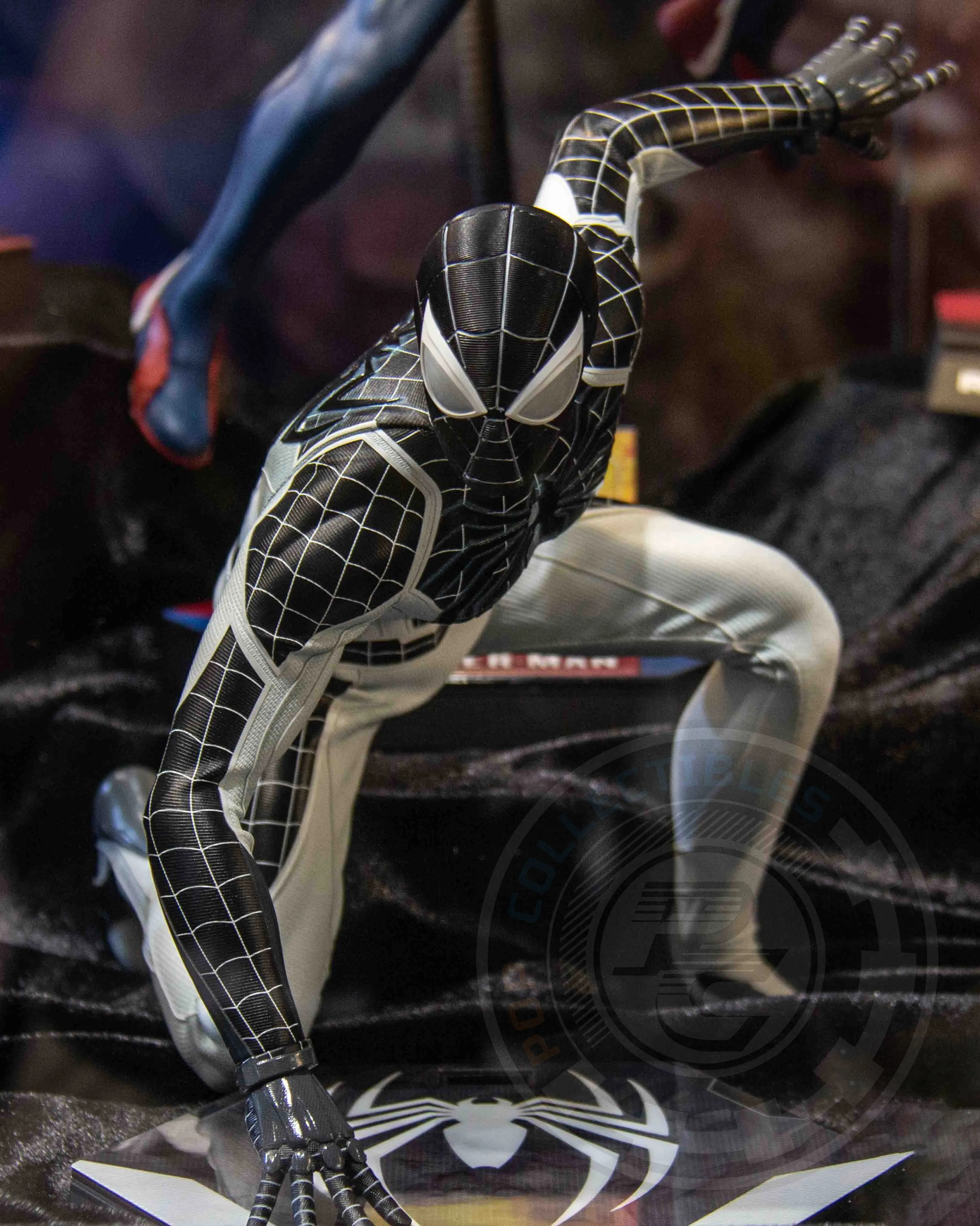 Hot toys VGM36 Spiderman PS4 Spiderman Negative Suit